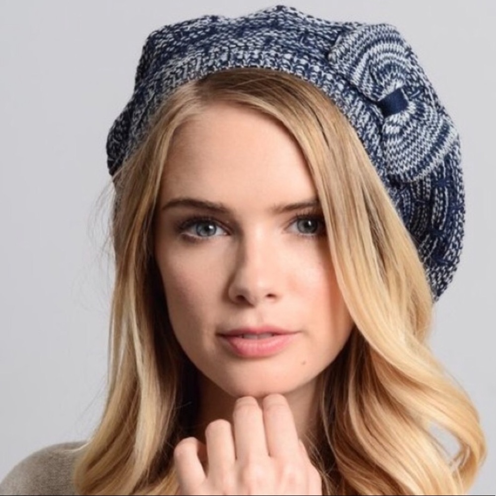🔻Buy 2, get one FREE! ⭐️Beret/slouch style hat with bow detail (NEW)
